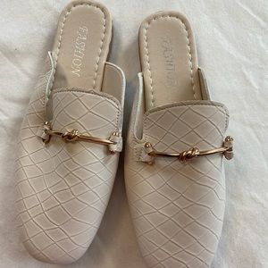 2 pairs of woman’s shoes